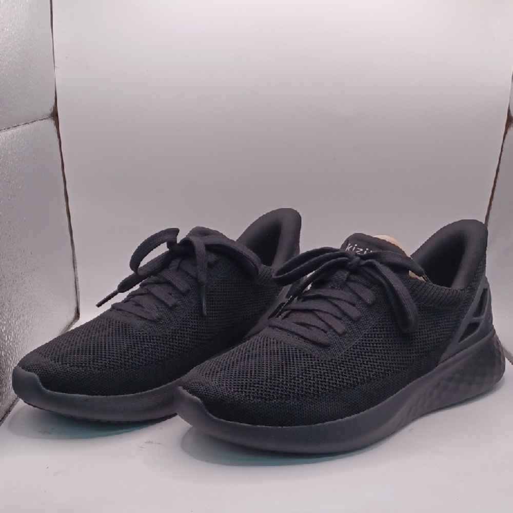 NEW Kizik Athens Sneakers-Blackout Size W:8.5 M:7 US (Damager Box)